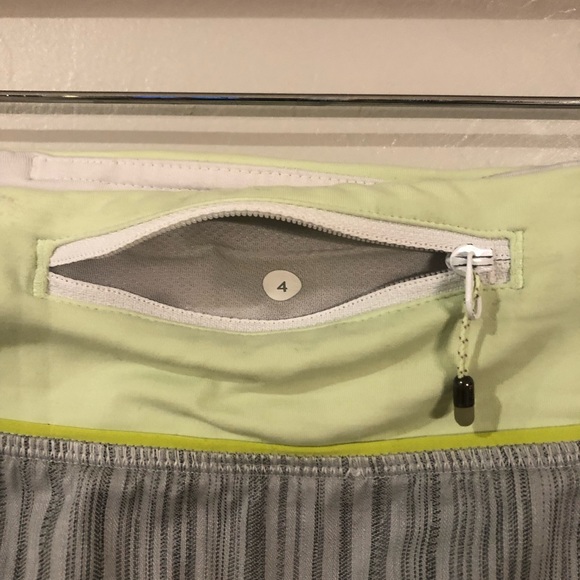 Lululemon Run: Speed Short 2 way stretch size 4 - Picture 7 of 10